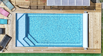 Photo d'une piscine coque avec plage installée à Andrézieux Bouthéon par Zen Garden